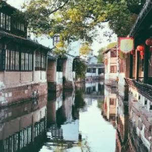 五个月男婴被丢弃菜市场，三小时没人领，亲妈来后原因大跌眼镜